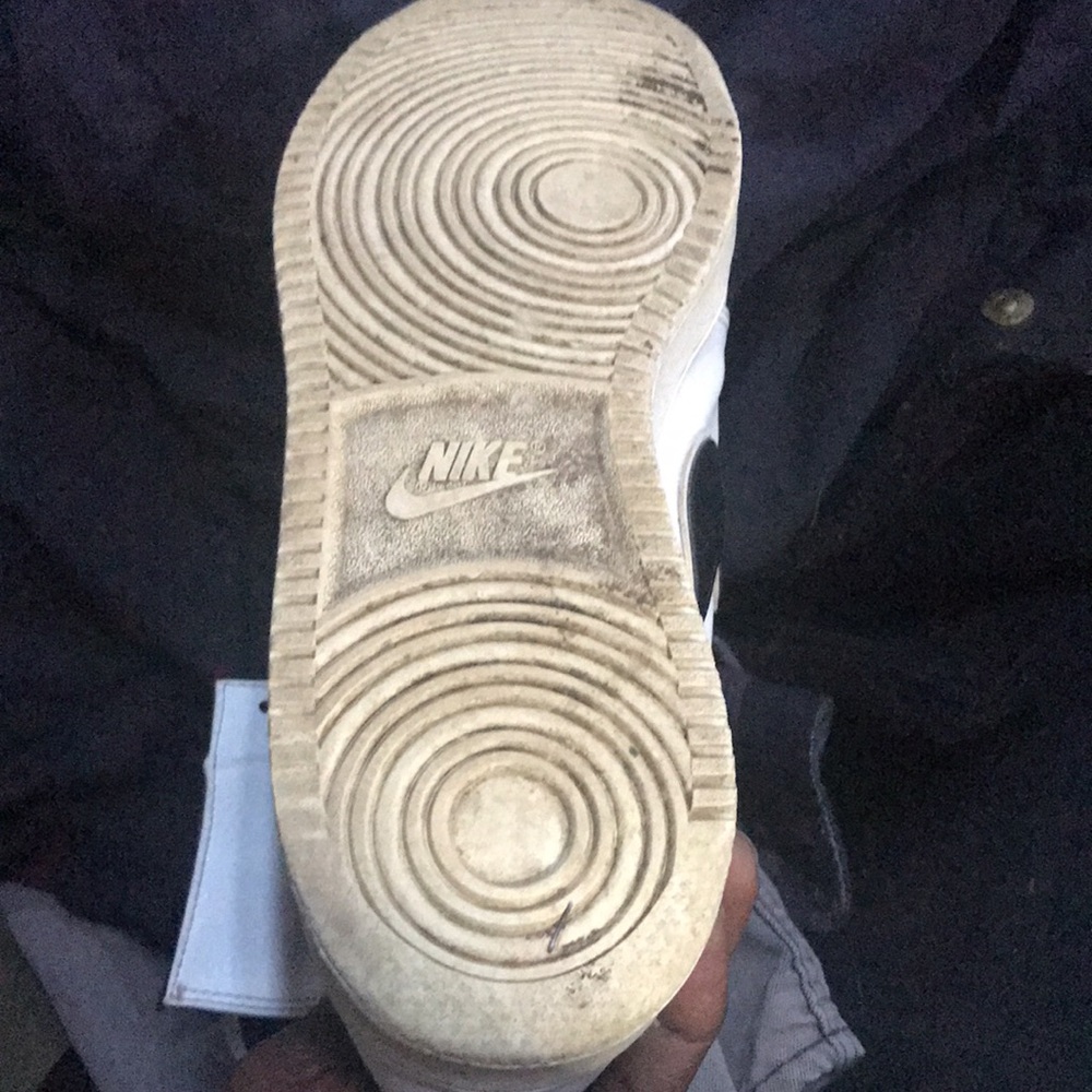 Nike Men's White and Black High-Top Sneakers - Picture 4 of 6